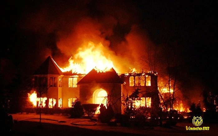 Mơ thấy lửa cháy nhà có thể dự báo gia đình sẽ gặp phải mâu thuẫn, cãi vã